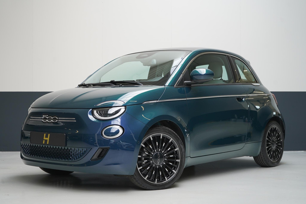 Fiat 500 La Prima 42 kWh | SoH 94,9% | Panoramadak | Leder | Navigatie | Carplay | Lm velgen | Blind-Spot