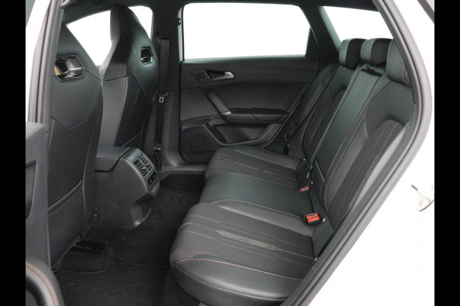 CUPRA Leon 1.4 e-Hybrid | Carplay | Stoel & stuurverwarming | Camera | Adaptive cruise | Navigatie | Sfeerverlichting | Full LED | Memory | PHEV | Plug In