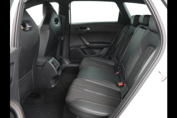 CUPRA Leon 1.4 e-Hybrid | Carplay | Stoel & stuurverwarming | Camera | Adaptive cruise | Navigatie | Sfeerverlichting | Full LED | Memory | PHEV | Plug In