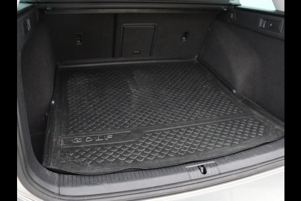 Volkswagen Golf Variant 1.0 TSI Comfortline Business | Stoleverwarming | Trekhaak | Carplay | Massage | Navigatie | Parkeerhulp | Adaptive cruise | Camera