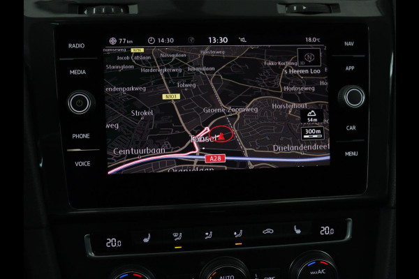 Volkswagen Golf Variant 1.0 TSI Comfortline Business | Stoleverwarming | Trekhaak | Carplay | Massage | Navigatie | Parkeerhulp | Adaptive cruise | Camera