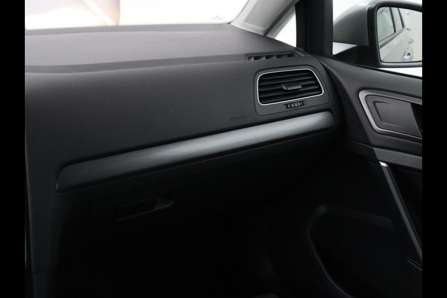 Volkswagen Golf Variant 1.0 TSI Comfortline Business | Stoleverwarming | Trekhaak | Carplay | Massage | Navigatie | Parkeerhulp | Adaptive cruise | Camera