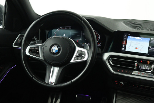 BMW 3-serie 320i High Executive (PANORAMADAK, CAMERA, STOELVERWARMING, CRUISE ADAPTIEF, SFEERVERLICHTING)