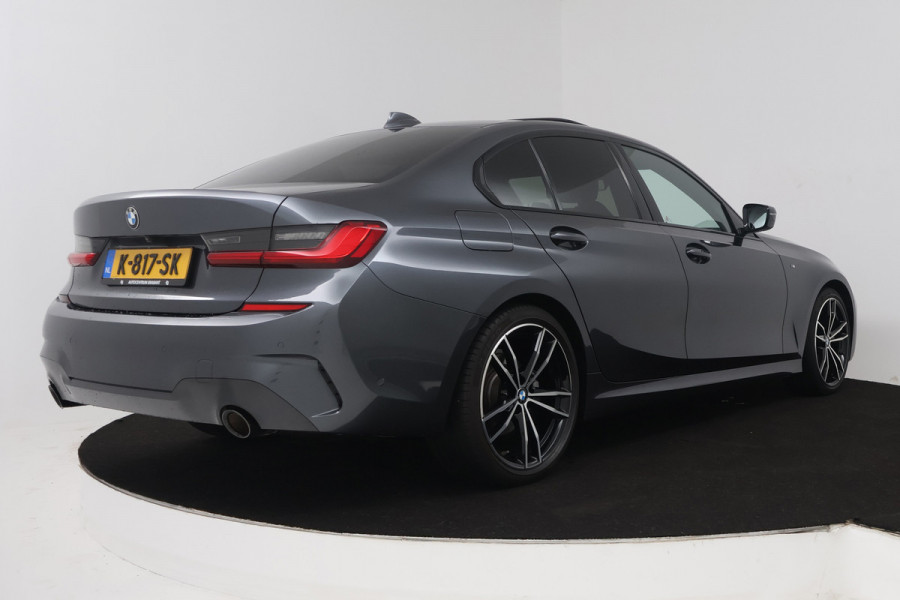 BMW 3-serie 320i High Executive (PANORAMADAK, CAMERA, STOELVERWARMING, CRUISE ADAPTIEF, SFEERVERLICHTING)