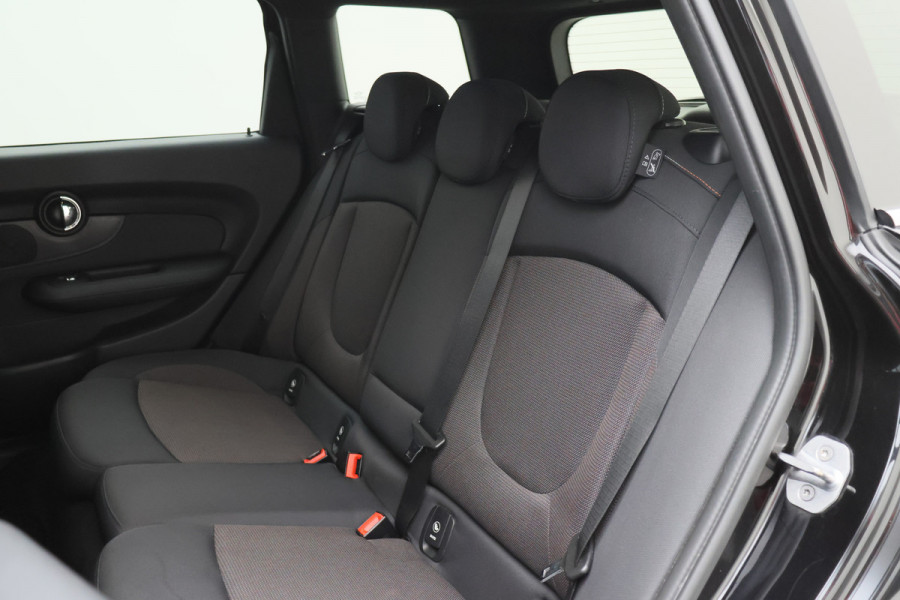 MINI Clubman 1.5 One Business Edition Automaat Navigatie, Climate, Cruise, PDC, 17"