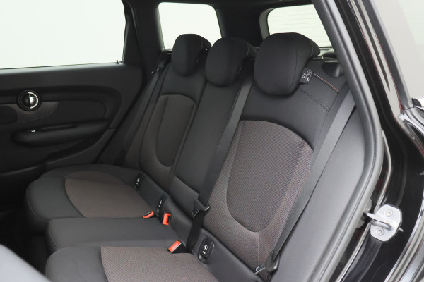 MINI Clubman 1.5 One Business Edition Automaat Navigatie, Climate, Cruise, PDC, 17"