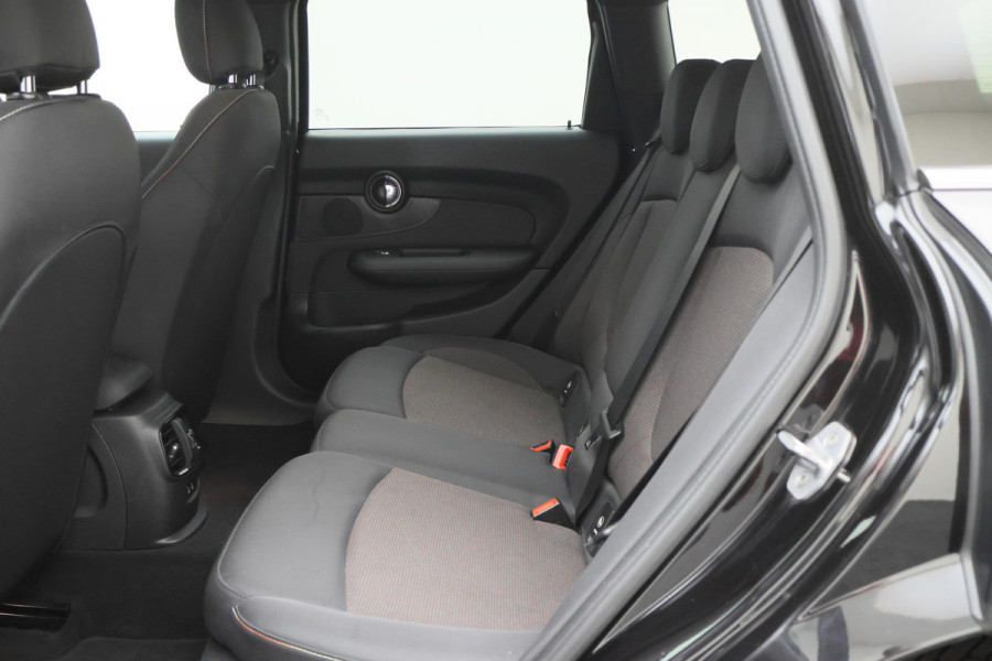 MINI Clubman 1.5 One Business Edition Automaat Navigatie, Climate, Cruise, PDC, 17"