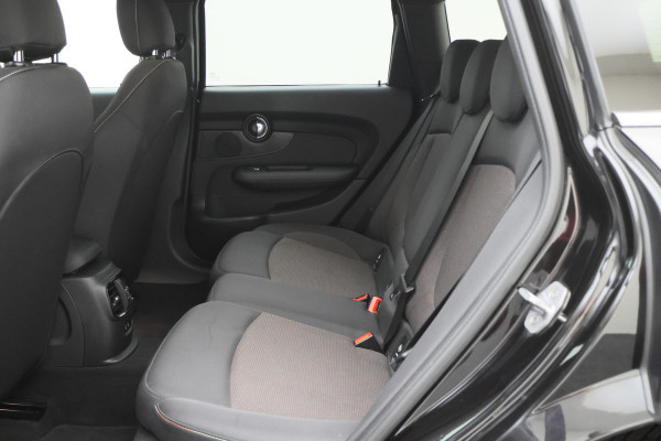MINI Clubman 1.5 One Business Edition Automaat Navigatie, Climate, Cruise, PDC, 17"