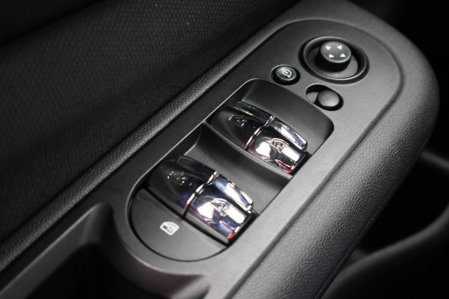 MINI Clubman 1.5 One Business Edition Automaat Navigatie, Climate, Cruise, PDC, 17"