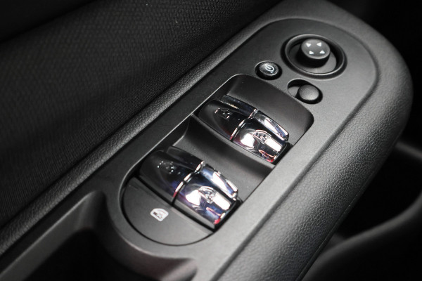 MINI Clubman 1.5 One Business Edition Automaat Navigatie, Climate, Cruise, PDC, 17"