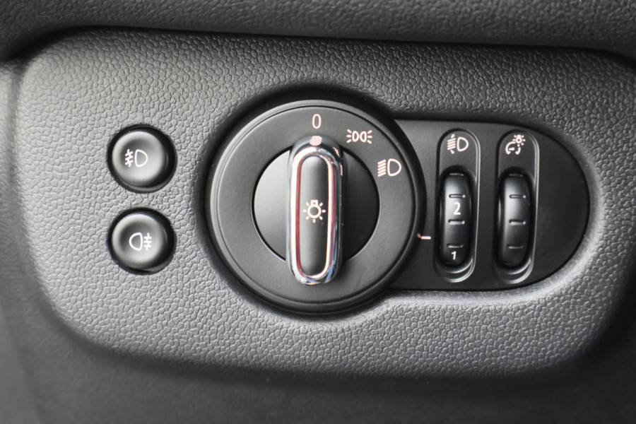 MINI Clubman 1.5 One Business Edition Automaat Navigatie, Climate, Cruise, PDC, 17"