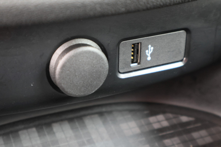 MINI Clubman 1.5 One Business Edition Automaat Navigatie, Climate, Cruise, PDC, 17"