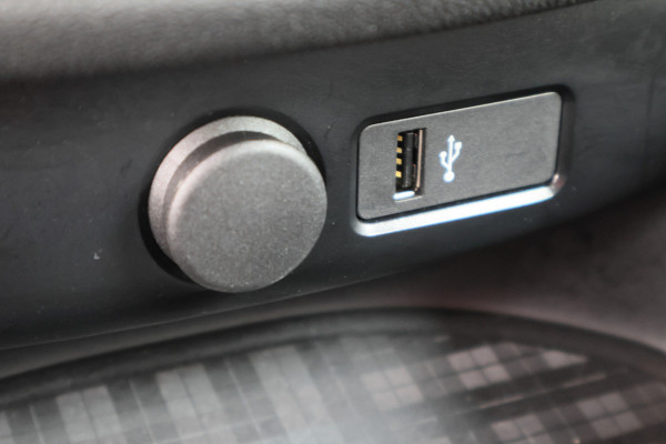 MINI Clubman 1.5 One Business Edition Automaat Navigatie, Climate, Cruise, PDC, 17"