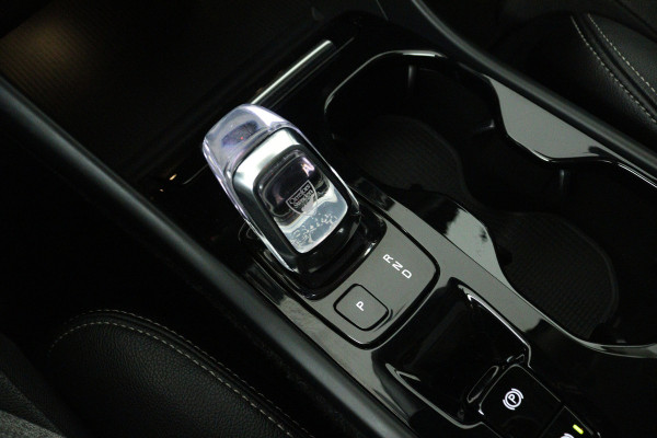 Volvo XC40 2.0 T5 AWD Inscription (PANORAMADAK, TREKHAAK, ELEKTR STOELEN, STOEL/STUUR VERWARMING, ACHTERUITRIJCAMERA)