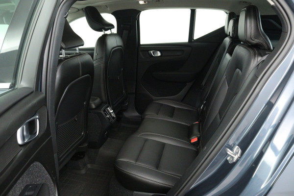 Volvo XC40 2.0 T5 AWD Inscription (PANORAMADAK, TREKHAAK, ELEKTR STOELEN, STOEL/STUUR VERWARMING, ACHTERUITRIJCAMERA)
