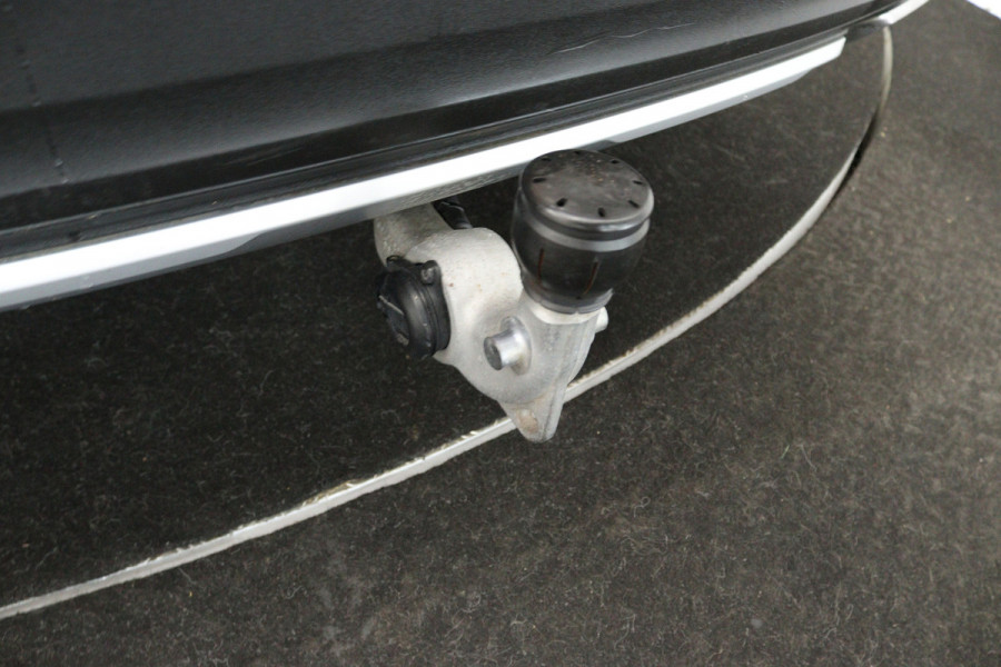 Volvo XC40 2.0 T5 AWD Inscription (PANORAMADAK, TREKHAAK, ELEKTR STOELEN, STOEL/STUUR VERWARMING, ACHTERUITRIJCAMERA)