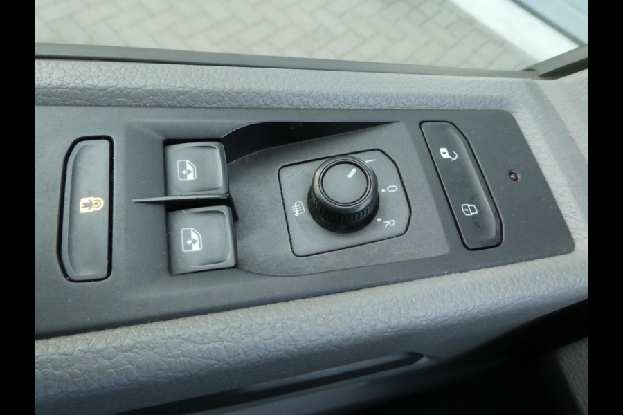 Volkswagen Transporter 2.0 TDI 150 pk L2H1 lang airco navigatie trekhaak