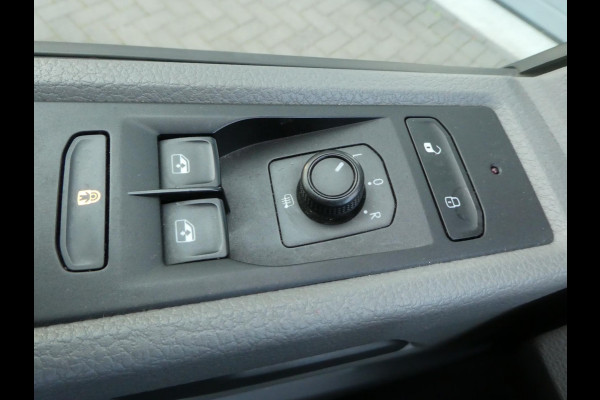 Volkswagen Transporter 2.0 TDI 150 pk L2H1 lang airco navigatie trekhaak