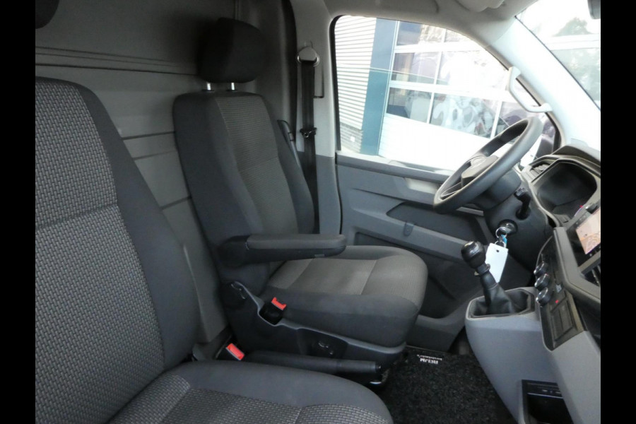 Volkswagen Transporter 2.0 TDI 150 pk L2H1 lang airco navigatie trekhaak