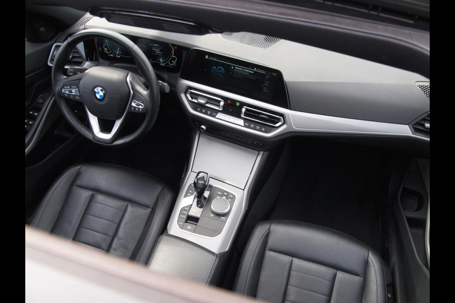 BMW 3-serie 330e | Panoramadak | Harman Kardon | Apple Carplay | Leer | 19 Inch |