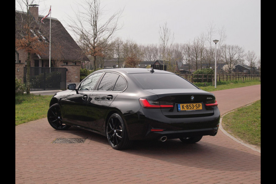 BMW 3-serie 330e | Panoramadak | Harman Kardon | Apple Carplay | Leer | 19 Inch |