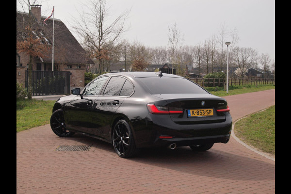 BMW 3-serie 330e | Panoramadak | Harman Kardon | Apple Carplay | Leer | 19 Inch |