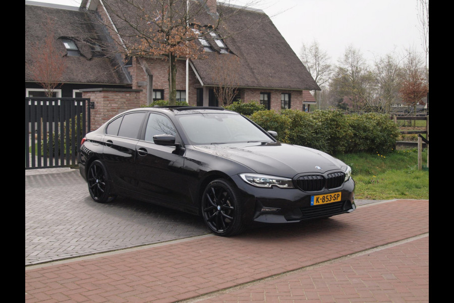 BMW 3-serie 330e | Panoramadak | Harman Kardon | Apple Carplay | Leer | 19 Inch |