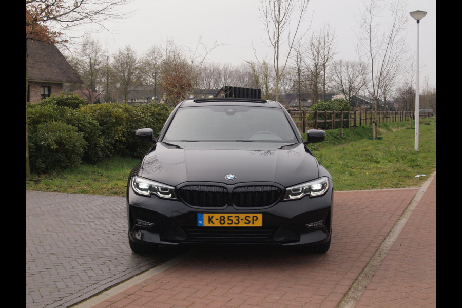 BMW 3-serie 330e | Panoramadak | Harman Kardon | Apple Carplay | Leer | 19 Inch |