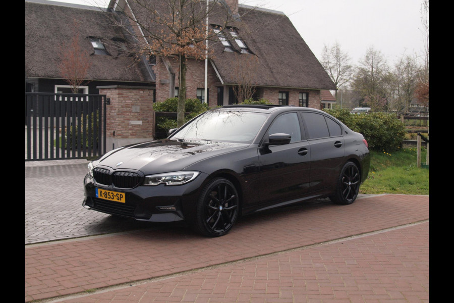 BMW 3-serie 330e | Panoramadak | Harman Kardon | Apple Carplay | Leer | 19 Inch |