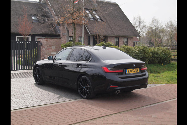 BMW 3-serie 330e | Panoramadak | Harman Kardon | Apple Carplay | Leer | 19 Inch |