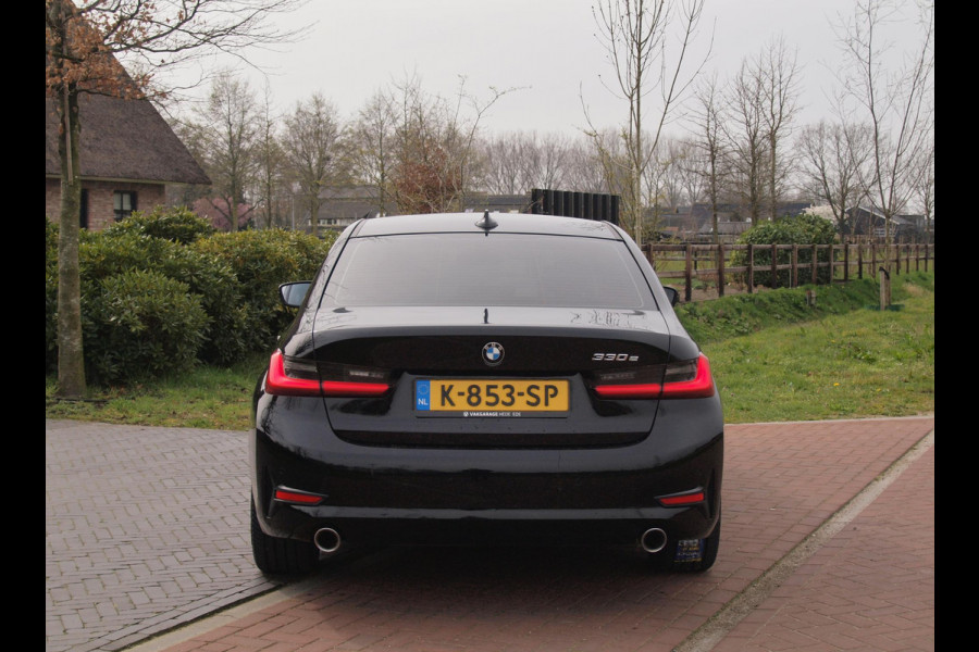 BMW 3-serie 330e | Panoramadak | Harman Kardon | Apple Carplay | Leer | 19 Inch |