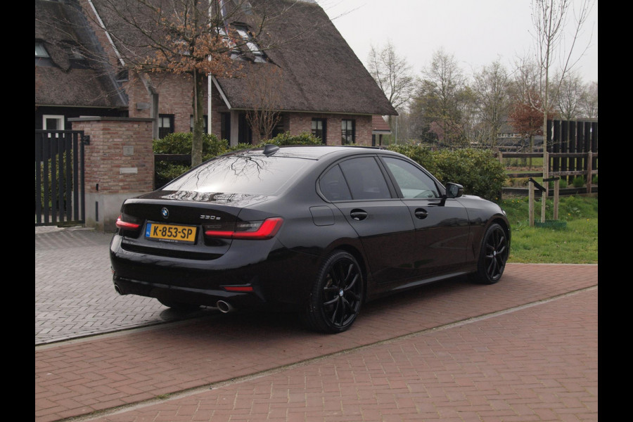 BMW 3-serie 330e | Panoramadak | Harman Kardon | Apple Carplay | Leer | 19 Inch |