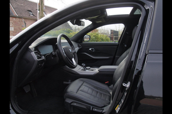 BMW 3-serie 330e | Panoramadak | Harman Kardon | Apple Carplay | Leer | 19 Inch |