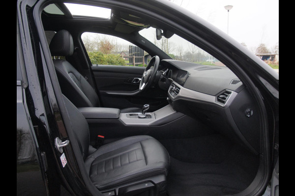 BMW 3-serie 330e | Panoramadak | Harman Kardon | Apple Carplay | Leer | 19 Inch |