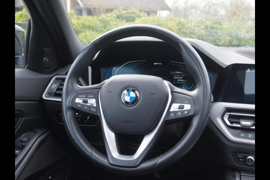 BMW 3-serie 330e | Panoramadak | Harman Kardon | Apple Carplay | Leer | 19 Inch |