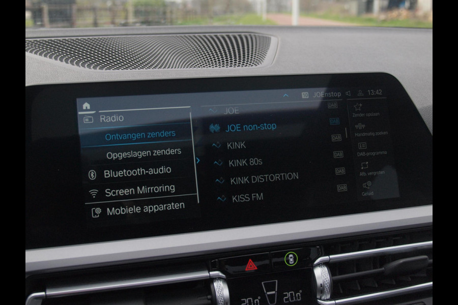 BMW 3-serie 330e | Panoramadak | Harman Kardon | Apple Carplay | Leer | 19 Inch |