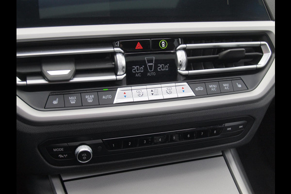 BMW 3-serie 330e | Panoramadak | Harman Kardon | Apple Carplay | Leer | 19 Inch |