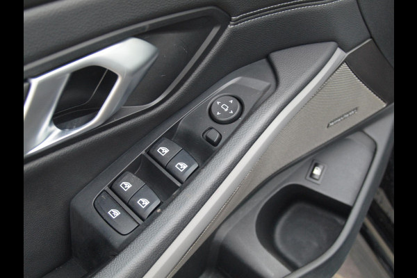 BMW 3-serie 330e | Panoramadak | Harman Kardon | Apple Carplay | Leer | 19 Inch |