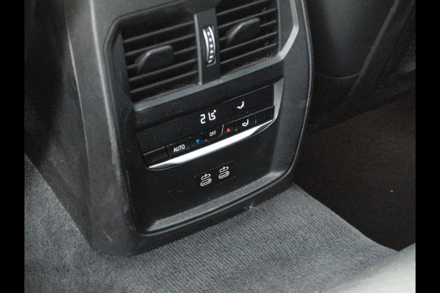 BMW 3-serie 330e | Panoramadak | Harman Kardon | Apple Carplay | Leer | 19 Inch |