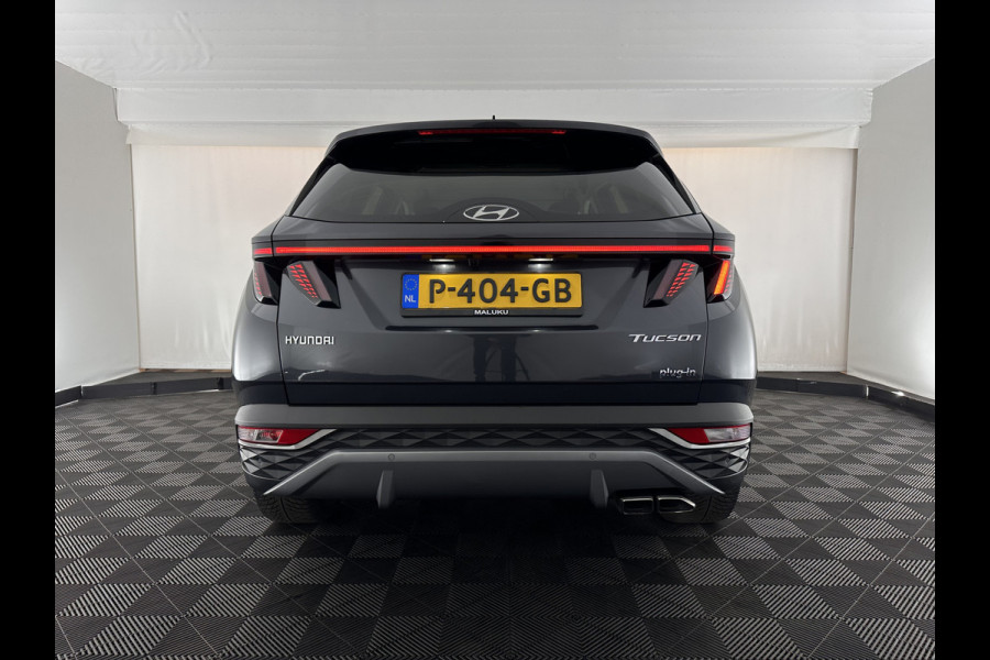 Hyundai Tucson 1.6 T-GDI PHEV Comfort Smart 4WD (INCL.BTW) *LEATHER | FULL-LED | ADAPTIVE-CRUISE | HEATED-COMFORTSEATS | KEYLESS | CAMERA | DIGI-COCKPIT | PRIVACY-GLASS | SHIFT-PADDLES | ECC | PDC | 19''ALU*
