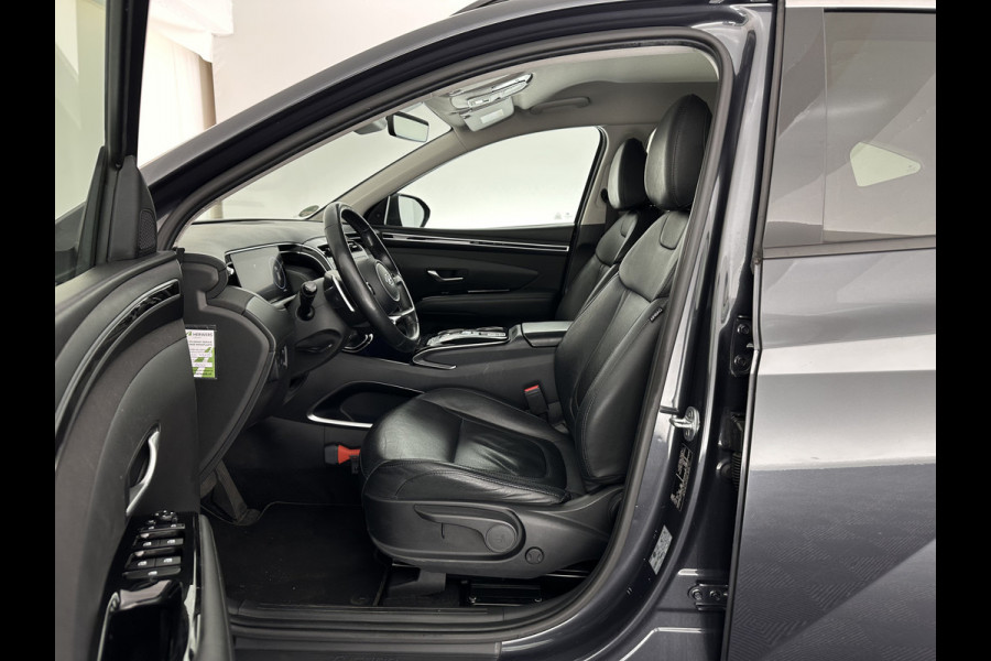 Hyundai Tucson 1.6 T-GDI PHEV Comfort Smart 4WD (INCL.BTW) *LEATHER | FULL-LED | ADAPTIVE-CRUISE | HEATED-COMFORTSEATS | KEYLESS | CAMERA | DIGI-COCKPIT | PRIVACY-GLASS | SHIFT-PADDLES | ECC | PDC | 19''ALU*