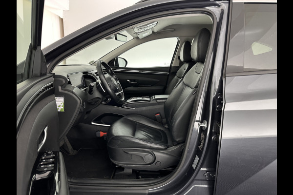 Hyundai Tucson 1.6 T-GDI PHEV Comfort Smart 4WD (INCL.BTW) *LEATHER | FULL-LED | ADAPTIVE-CRUISE | HEATED-COMFORTSEATS | KEYLESS | CAMERA | DIGI-COCKPIT | PRIVACY-GLASS | SHIFT-PADDLES | ECC | PDC | 19''ALU*