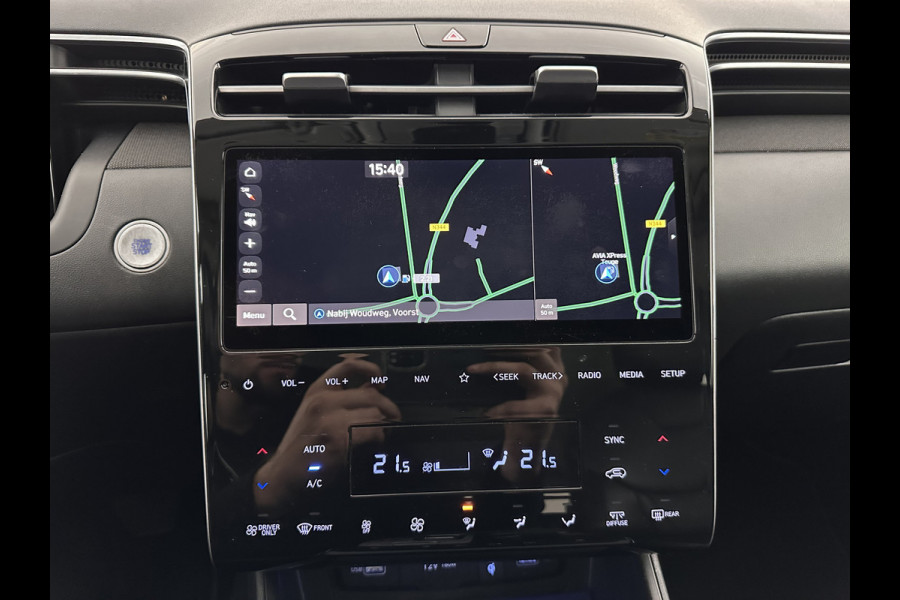 Hyundai Tucson 1.6 T-GDI PHEV Comfort Smart 4WD (INCL.BTW) *LEATHER | FULL-LED | ADAPTIVE-CRUISE | HEATED-COMFORTSEATS | KEYLESS | CAMERA | DIGI-COCKPIT | PRIVACY-GLASS | SHIFT-PADDLES | ECC | PDC | 19''ALU*