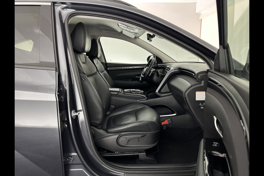 Hyundai Tucson 1.6 T-GDI PHEV Comfort Smart 4WD (INCL.BTW) *LEATHER | FULL-LED | ADAPTIVE-CRUISE | HEATED-COMFORTSEATS | KEYLESS | CAMERA | DIGI-COCKPIT | PRIVACY-GLASS | SHIFT-PADDLES | ECC | PDC | 19''ALU*