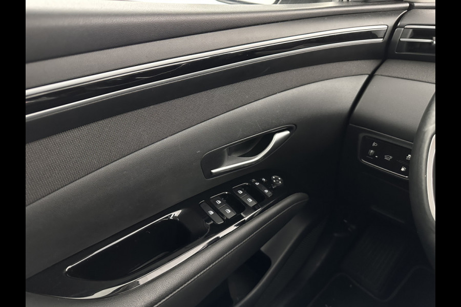 Hyundai Tucson 1.6 T-GDI PHEV Comfort Smart 4WD (INCL.BTW) *LEATHER | FULL-LED | ADAPTIVE-CRUISE | HEATED-COMFORTSEATS | KEYLESS | CAMERA | DIGI-COCKPIT | PRIVACY-GLASS | SHIFT-PADDLES | ECC | PDC | 19''ALU*