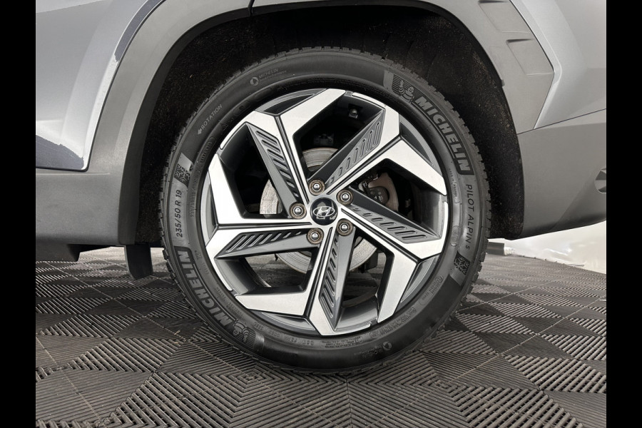 Hyundai Tucson 1.6 T-GDI PHEV Comfort Smart 4WD (INCL.BTW) *LEATHER | FULL-LED | ADAPTIVE-CRUISE | HEATED-COMFORTSEATS | KEYLESS | CAMERA | DIGI-COCKPIT | PRIVACY-GLASS | SHIFT-PADDLES | ECC | PDC | 19''ALU*