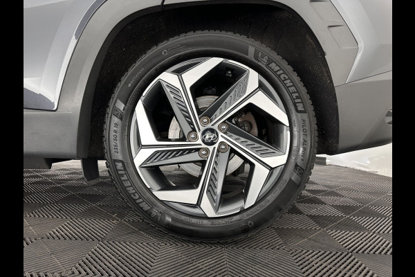 Hyundai Tucson 1.6 T-GDI PHEV Comfort Smart 4WD (INCL.BTW) *LEATHER | FULL-LED | ADAPTIVE-CRUISE | HEATED-COMFORTSEATS | KEYLESS | CAMERA | DIGI-COCKPIT | PRIVACY-GLASS | SHIFT-PADDLES | ECC | PDC | 19''ALU*