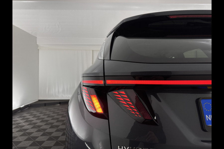 Hyundai Tucson 1.6 T-GDI PHEV Comfort Smart 4WD (INCL.BTW) *LEATHER | FULL-LED | ADAPTIVE-CRUISE | HEATED-COMFORTSEATS | KEYLESS | CAMERA | DIGI-COCKPIT | PRIVACY-GLASS | SHIFT-PADDLES | ECC | PDC | 19''ALU*