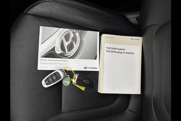 Hyundai Tucson 1.6 T-GDI PHEV Comfort Smart 4WD (INCL.BTW) *LEATHER | FULL-LED | ADAPTIVE-CRUISE | HEATED-COMFORTSEATS | KEYLESS | CAMERA | DIGI-COCKPIT | PRIVACY-GLASS | SHIFT-PADDLES | ECC | PDC | 19''ALU*