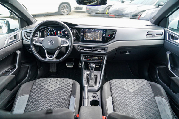 Volkswagen Taigo 1.0 TSI R-Line Business | Panorama | Stoelverwarming | Camera | Lane Assist | Digital dashboard